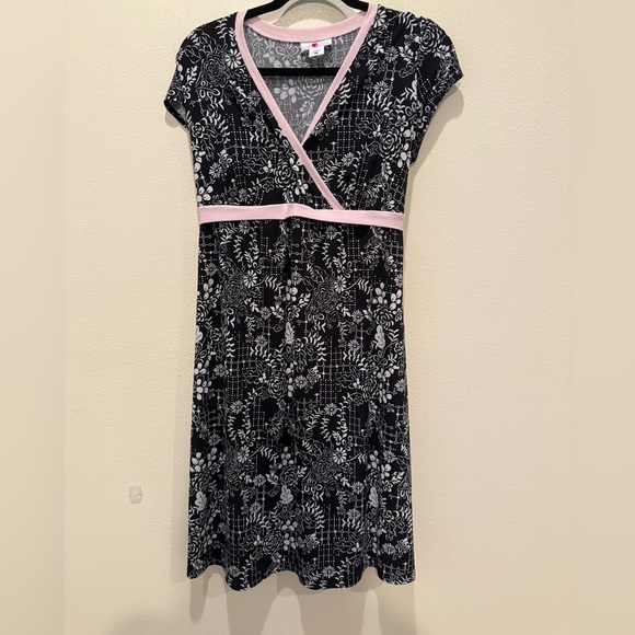 Two Hearts Maternity Black and White Floral Dress with Pink Trim - Picture 1 of 4